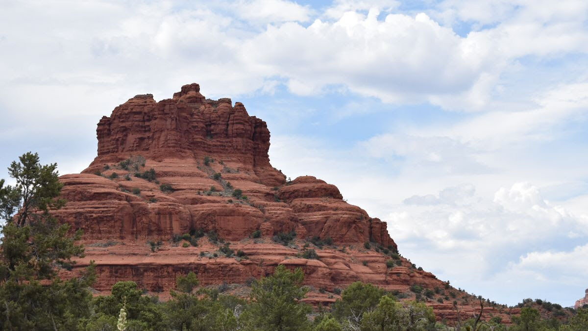 RedMtnSedona's tweet image. For over eight years we at Red Mountain have been helping young adults with our mindfulness forward programming, supported of course by our cutting-edge therapy, executive functioning skill development, and excellent peer culture.

#MindfulnessForward #OurProgram