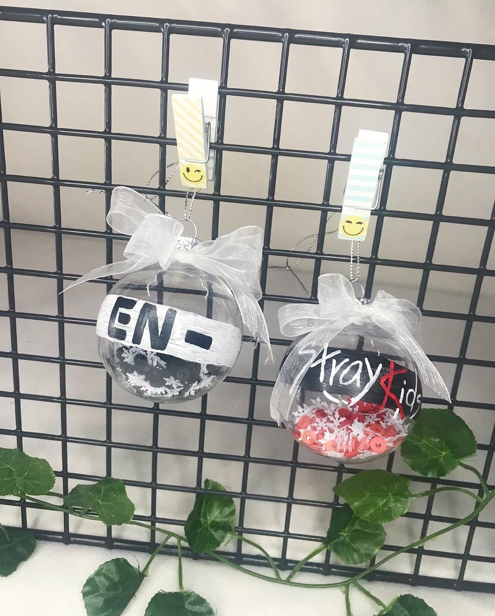 🫧 Kpop groups Ornament 🫧

A small handpainted ornament to decorate your Christmas tree this Christmas 🎄 

🫧 Handmade

🫧 Price: 3€ + Shipping 

#handmadewithlove #handmade #kpopornament #seventeen #ateez #enhypen #txt #straykids #nct #smallbusiness