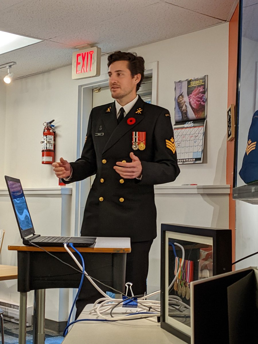 visii_school's tweet photo. Big thanks to @CanadianForces PO2 Dakin for coming in to talk to the class about #RemembranceDay and Canadian perspectives on WWI. https://t.co/baHjWgYsY7