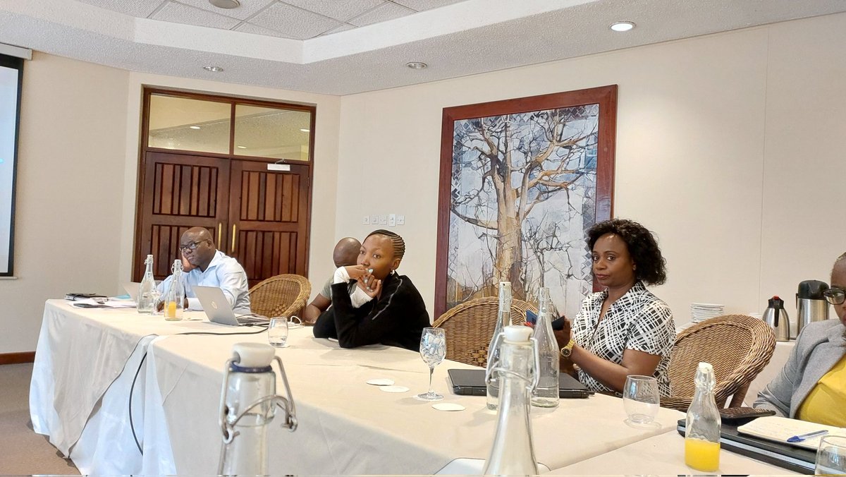 nonhlanhla ngwenya (@lalla_ng) on Twitter photo The framework will help African journalists report on issues of hate speech, climate change and food security in Africa as well as inter-communal conflict and organized crime amongst others. <a href="/misazimbabwe/">MISA Zimbabwe</a> <a href="/unescoROSA/">UNESCOsouthernAfrica #Education #Sciences #Culture</a> @WomenInNews <a href="/aktsehay/">Tsehay Aklilu 🇪🇹</a> <a href="/MAINAOH/">HENRY MAINA</a> <a href="/basilga/">Basil Nyama</a> The framework will help African journalists report on issues of hate speech, climate change and food security in Africa as well as inter-communal conflict and organized crime amongst others. <a href="/misazimbabwe/">MISA Zimbabwe</a> <a href="/unescoROSA/">UNESCOsouthernAfrica #Education #Sciences #Culture</a> @WomenInNews <a href="/aktsehay/">Tsehay Aklilu 🇪🇹</a> <a href="/MAINAOH/">HENRY MAINA</a> <a href="/basilga/">Basil Nyama</a>