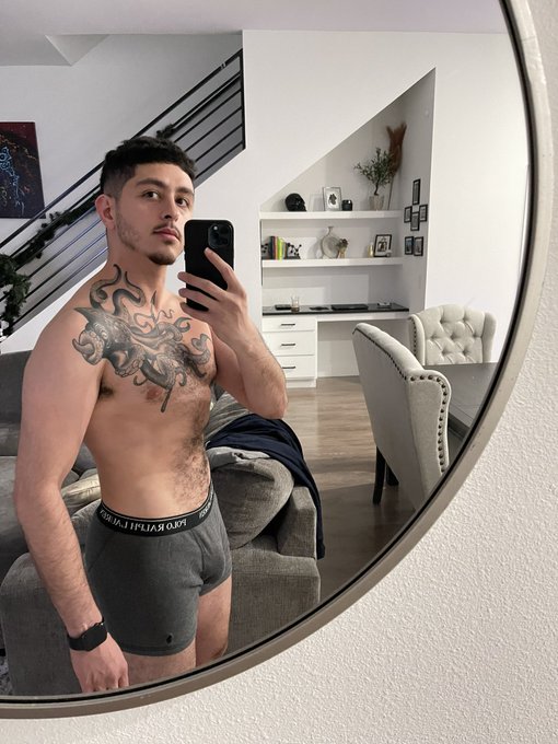 Watch Angelo's leaked NSFW photo on TwXstars