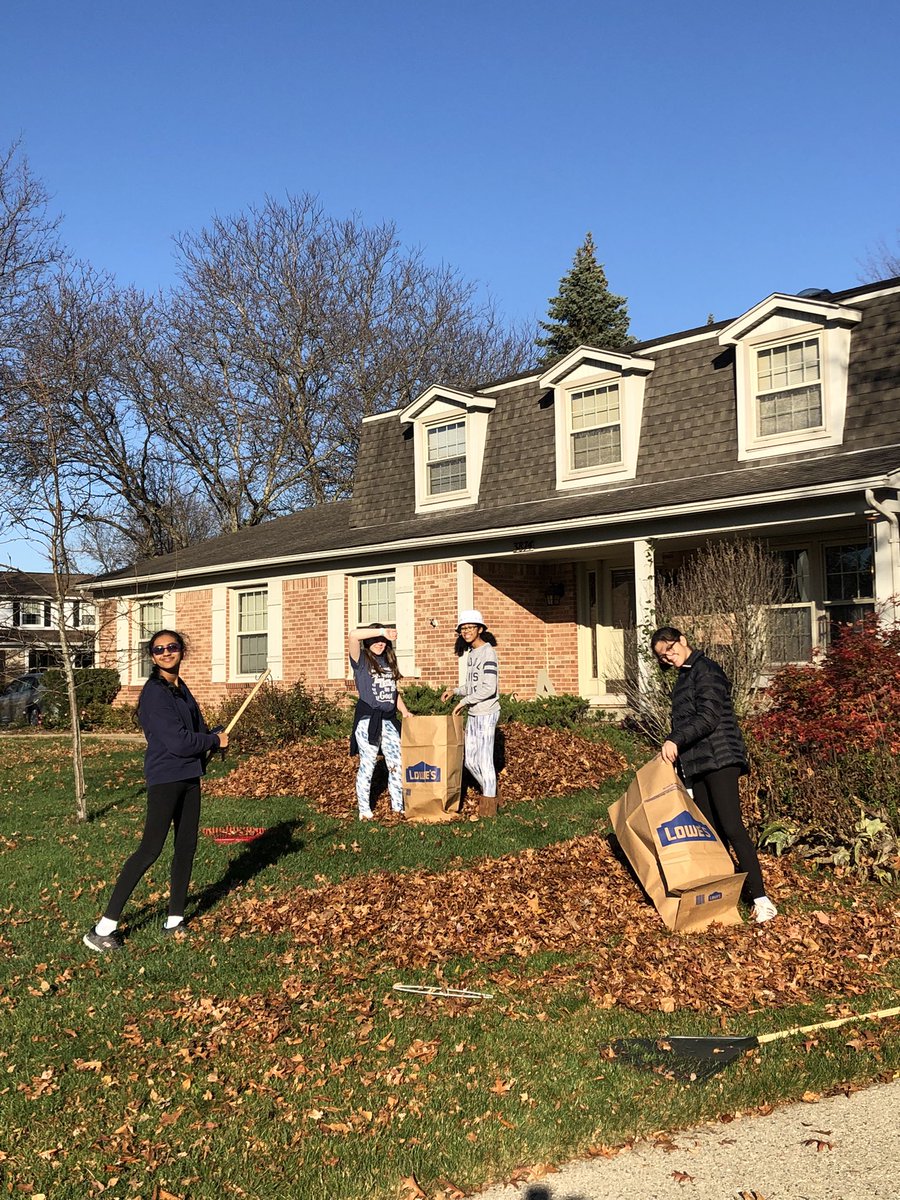 Our WEB Leaders organized a successful leaf-raking event yesterday for neighbors who needed assistance with their yards! It was great to see the smiles on the recipients’ faces as these students gave back to their community members🥰 <a href="/bpbroncos/">Boulan Park</a> <a href="/troyschools/">TroySchools</a>