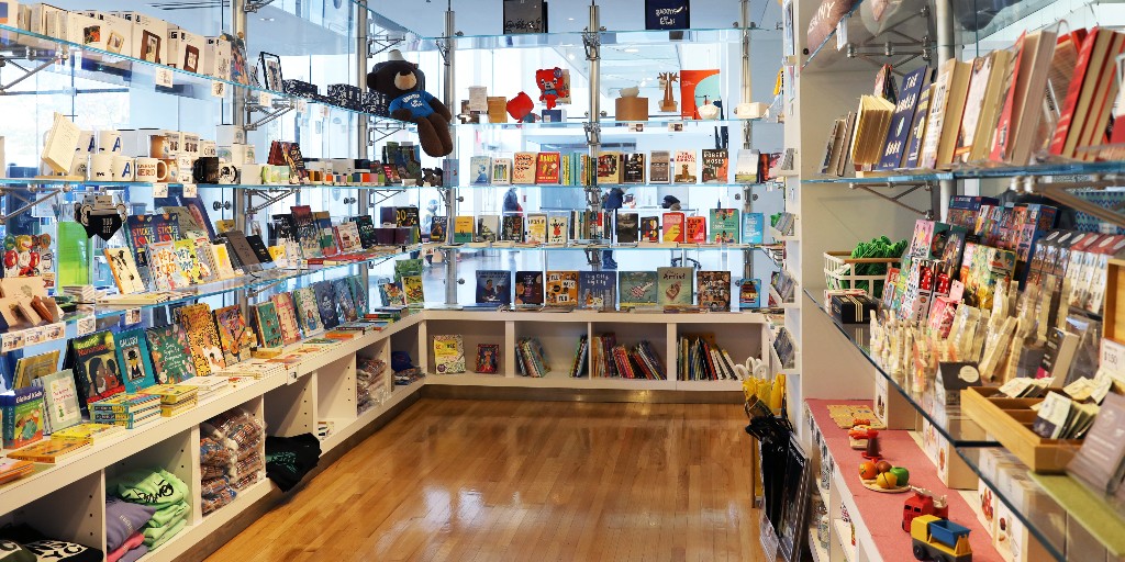 QueensMuseum's tweet photo. 🎁 Get a head-start on your holiday shopping by visiting our gift shop during our Members Holiday Day! On Saturday 11/12, members get an extra 5% off their purchase, in addition to their existing membership discount*.  

Become a member or renew: https://t.co/CQTB1ocjvl https://t.co/gaI1SKjW1X
