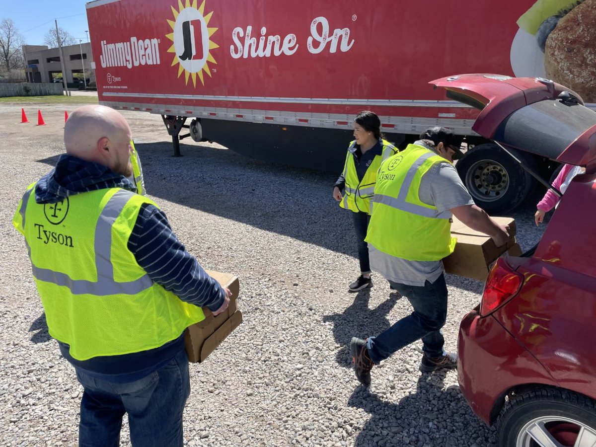 Our hearts go out to those recently impacted by storm damage in SE Oklahoma and SW Arkansas. As a way to help support them, we're donating 400K meals to victims, Tyson team members, volunteers, first responders, and more. | spr.ly/6019Mxji1