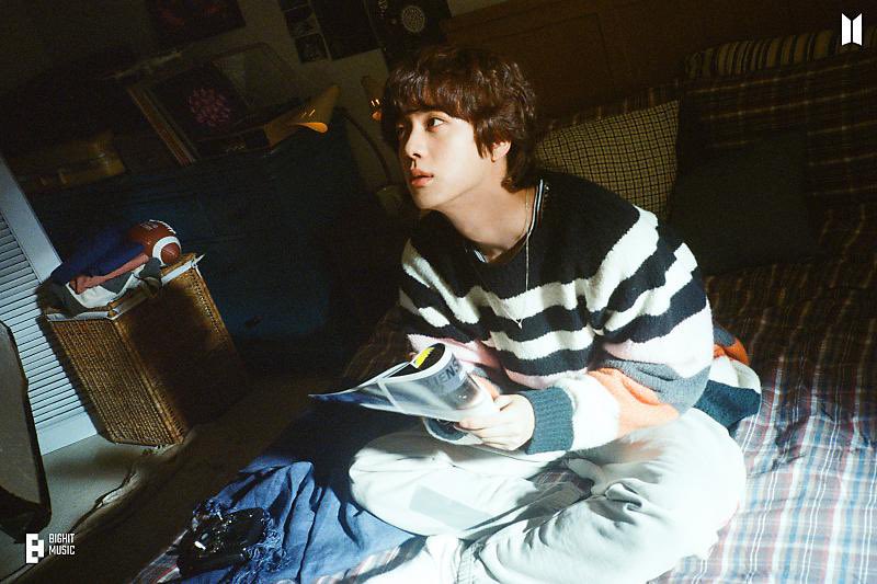 jnfication's tweet photo. — Hilo con todas las fotos subidas a Naver de "The Astronaut" Film Camera Photo

(1/9)

#JIN @BTS_twt https://t.co/URnMtGZtaJ