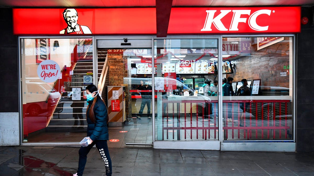 Gizmodo's tweet photo. KFC Mistakenly Encouraged Its German Customers to Celebrate Kristallnacht With Crispy Chicken https://t.co/CxmWLCevVC https://t.co/FkkfOp3rKk