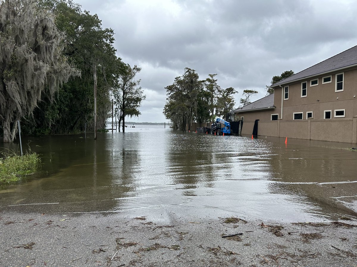 Shelley_Knight1's tweet photo. Some storm chasing pics. More hurricane to come tho! #itsmyfirsttime #thatswhatshesaid #lmfao #didyaknowimhigh #Mmemberville #ImhighAF https://t.co/haUp9k3SE8