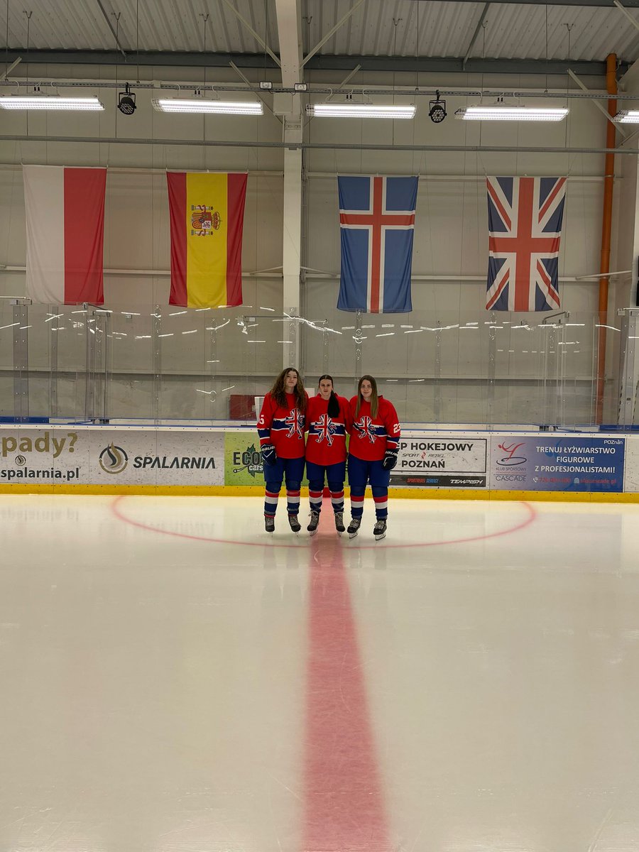 🏒 CAPTAINCY TEAM 🏒

Ellin Rees (pictured centre) will captain Great Britain Under-18 Women at this weekend's Four Nations in Poland, with Vivian McGee (left) and Ellie Patrick (right) named as her assistants.