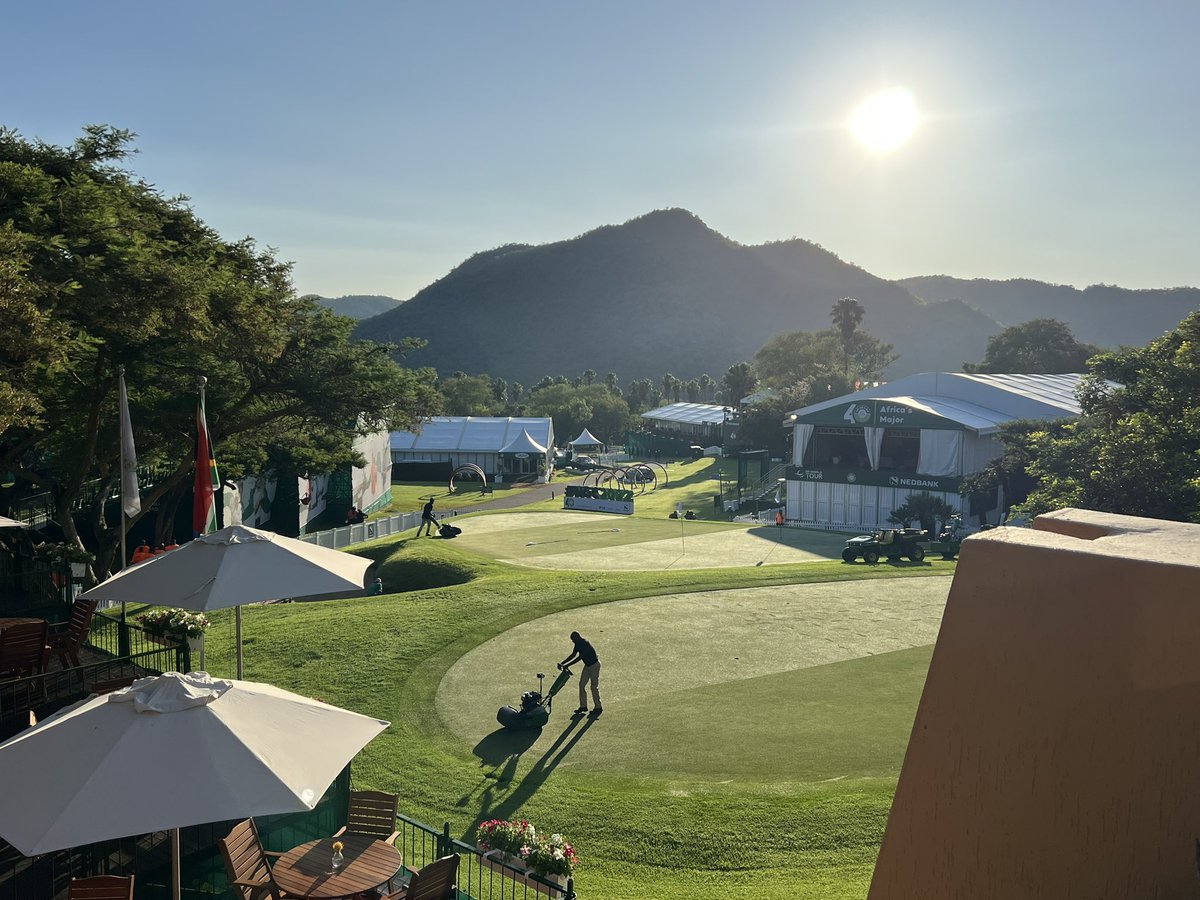 What a beautiful first day for <a href="/AfricasMajor/">Nedbank Golf Challenge</a> <a href="/Sunshine_Tour/">Sunshine Tour</a>