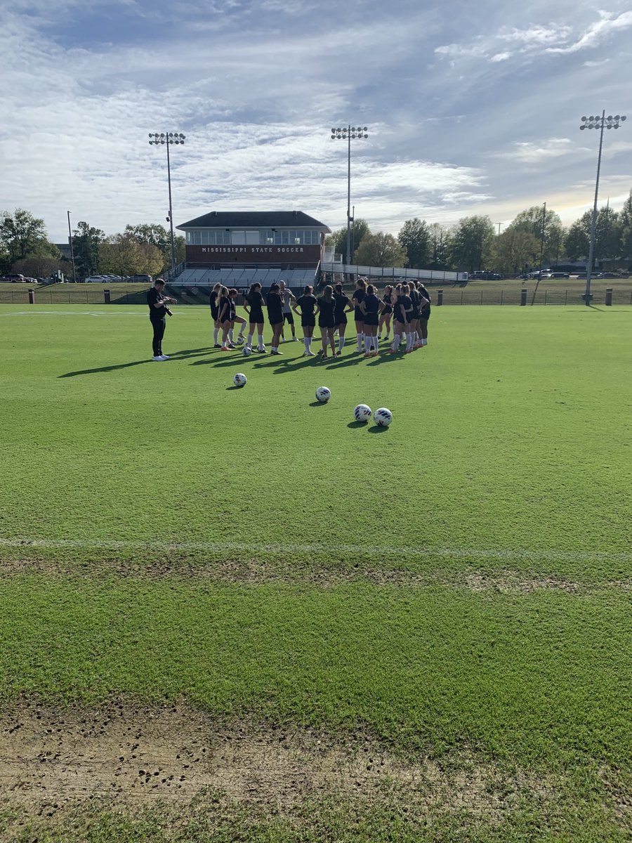 EdPosaski's tweet image. The Aggies have arrived at Mississippi State. ⁦⁦@NMStateWSOC⁩ hitting the field for the first time getting ready to battle ⁦@HailStateSOC⁩ in NCAAs tomorrow at 2pm MT. #AggieUp
