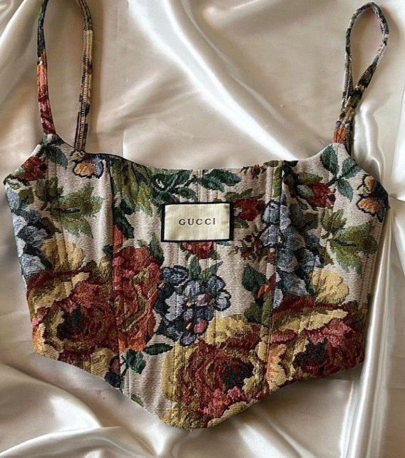 SelectVibes's tweet photo. Gucci corset https://t.co/yYMYxNe0VQ