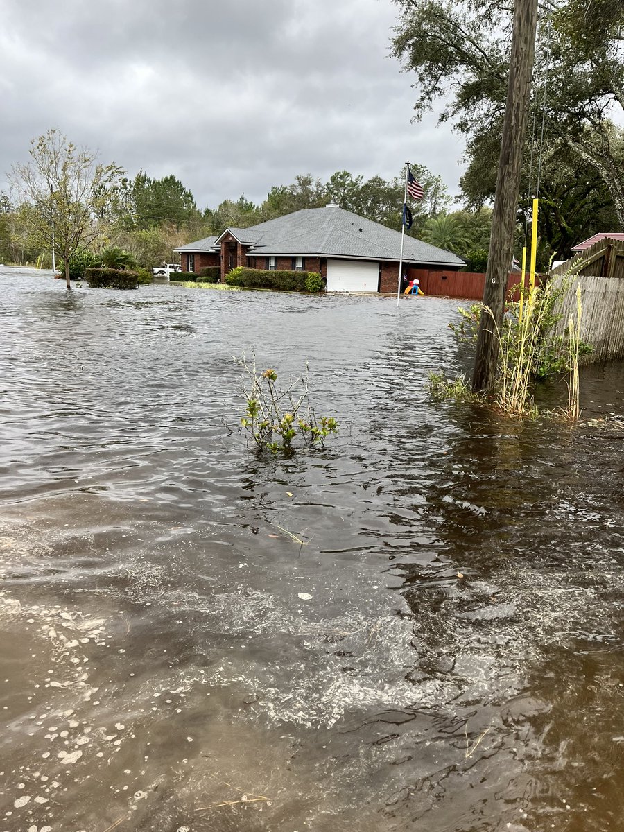 dj_wikked's tweet photo. @wjxt4 This is our home off Landward Lane. All if Landward and a section of Brickyard road was flooded and some homes took in water. https://t.co/v5jHU4XDYj