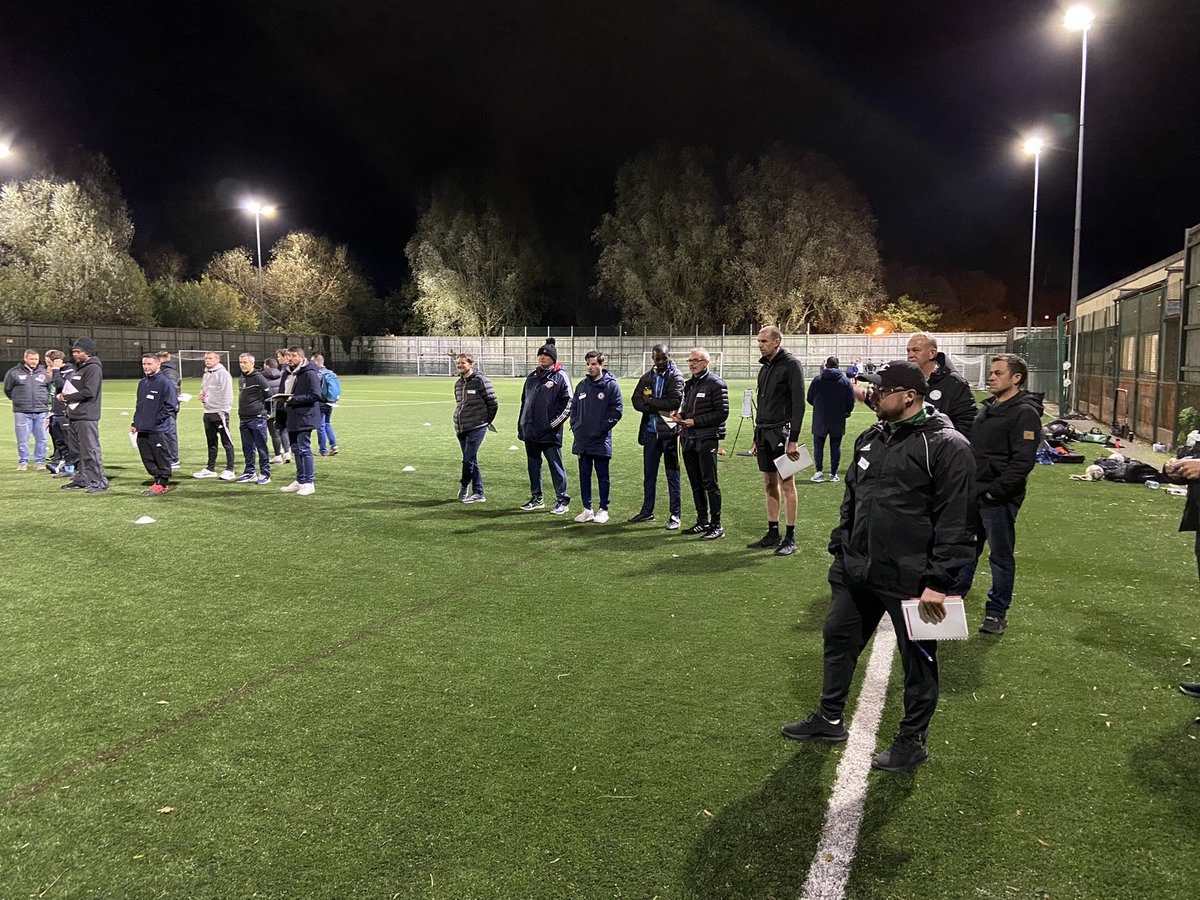 OxfordshireFA's tweet photo. Great to see so many coaches at tonight’s CPD on the Benefits of Small Sided Games delivered by @vphalsall and @AbdoullahKheir! #OFACoaches https://t.co/p8goNdJvXg