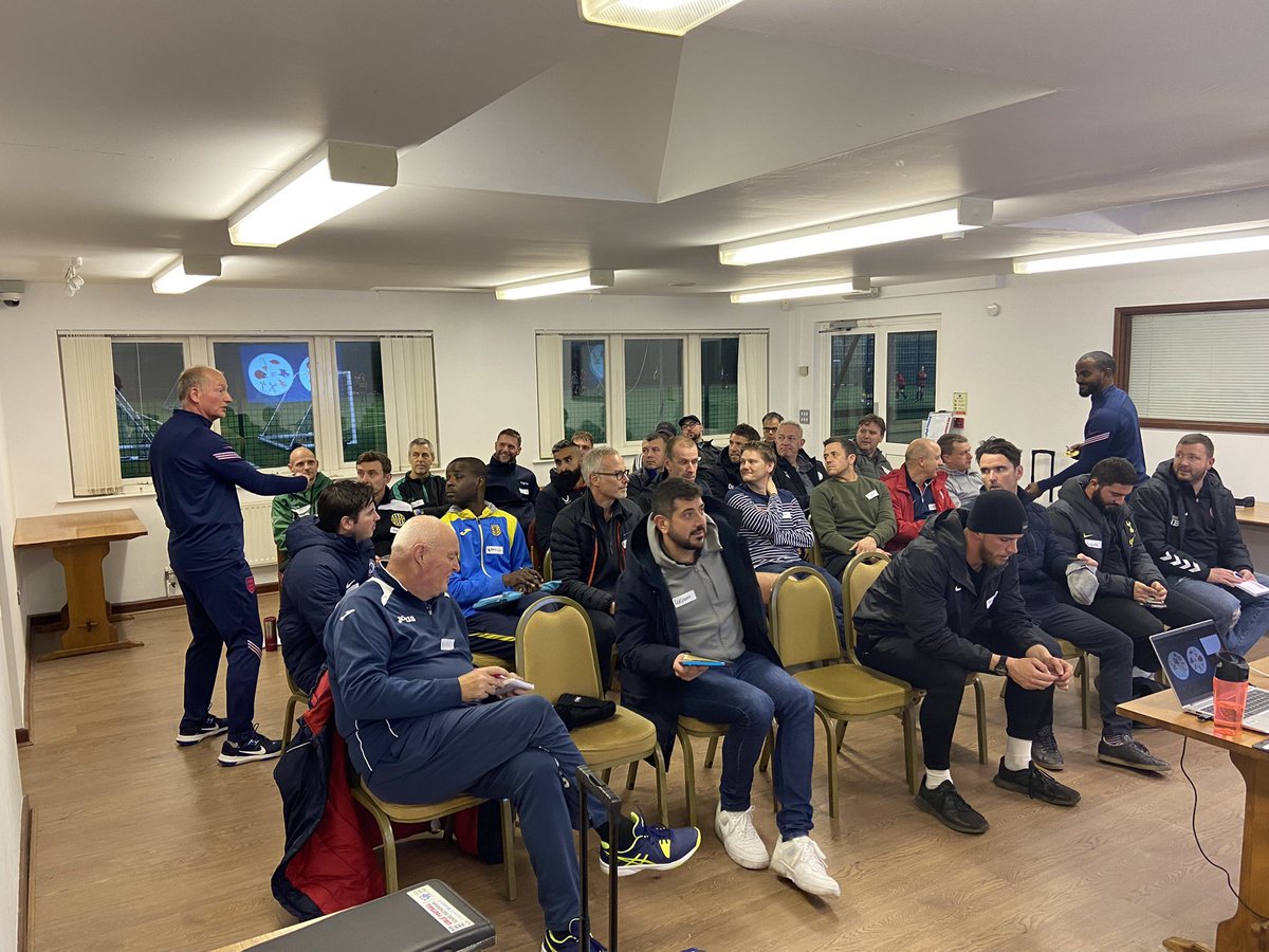 OxfordshireFA's tweet photo. Great to see so many coaches at tonight’s CPD on the Benefits of Small Sided Games delivered by @vphalsall and @AbdoullahKheir! #OFACoaches https://t.co/p8goNdJvXg