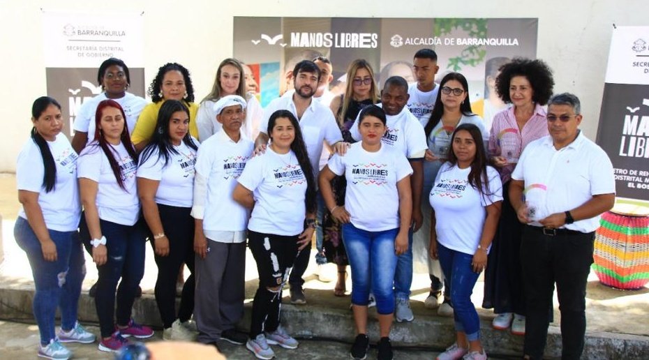 jenvillarreal's tweet photo. Llenos de orgullo lanzamos #ManosLibres🙌 la marca de nuestras unidades productivas de los Centros de Rehabilitación, para fortalecer procesos de resocialización de nuestr@s intern@s. Tras 2 años de trabajo con el apoyo de @jaimepumarejo hoy logramos hacer realidad este sueño 💚 https://t.co/OyEThrhuxd