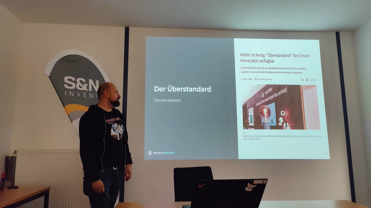 ChristophBorow1's tweet photo. Danke allen Teilnehmern, Referenten und dem Ausrichter @sncqm des 13ten #ITFlash für den gelungenen Abend mit Vorträgen zu #lowcode, #jooq und #Matter. Hat mal wieder viel Spaß gemacht! https://t.co/02PVzbDHaH