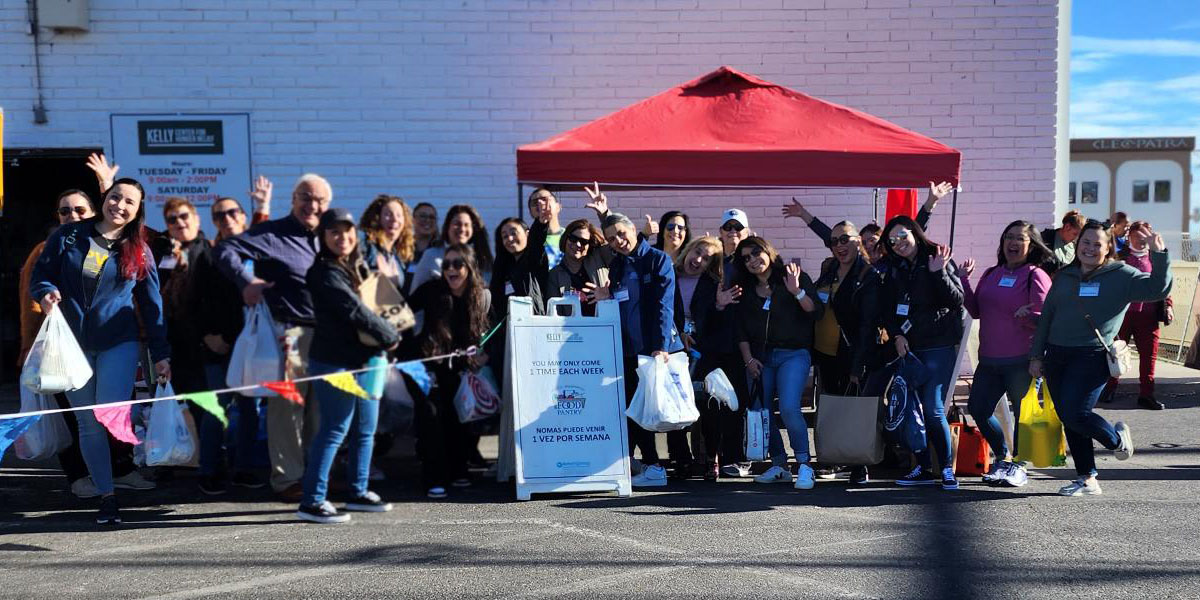 Thank you to the awesome <a href="/ElPasoElectric/">El Paso Electric</a>  employees who volunteered with us this morning!  You were able to help us accomplish so much!! 
#EPElectric #giveback #volunteer #foodinsecurity