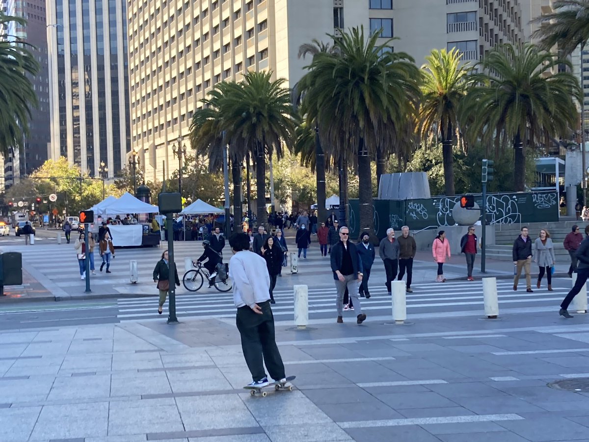 HVladamier's tweet image. @SF #TheFerryBuilding #EmbarcaderoCenter Right now she&apos;s on the mic 🎤 mocking God ✝️ 🤷🏻‍♂️