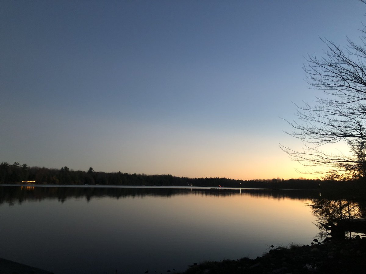 BellasFATLab's tweet photo. Sun set on my 30’s &amp; I ushered in 40 w/friends &amp; 🐶 at a beautiful lakehouse ⬇️. I’d love to celebrate w/my Twitter fam by asking if you’d join me in #40actsofkindness? If you’re in, pls share 1 act of kindness you did w/#40actsofkindness, let’s see if we can hit 40 together 🥳🤗 https://t.co/iTLMD2CDbo