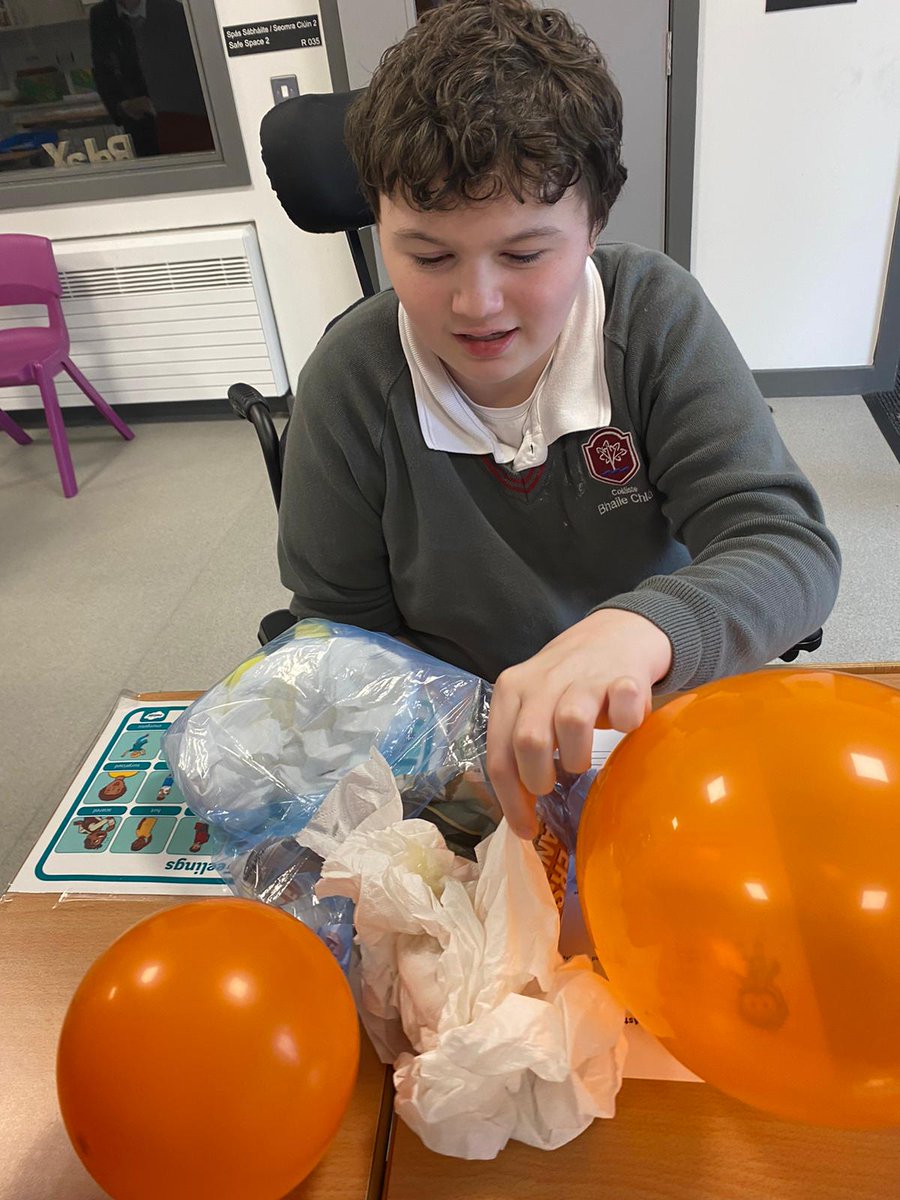 c_fergus1's tweet photo. We continued the eggcellent challenge in Science Class! @MissFox_Science  #teamteaching https://t.co/ml4uUOPdQG