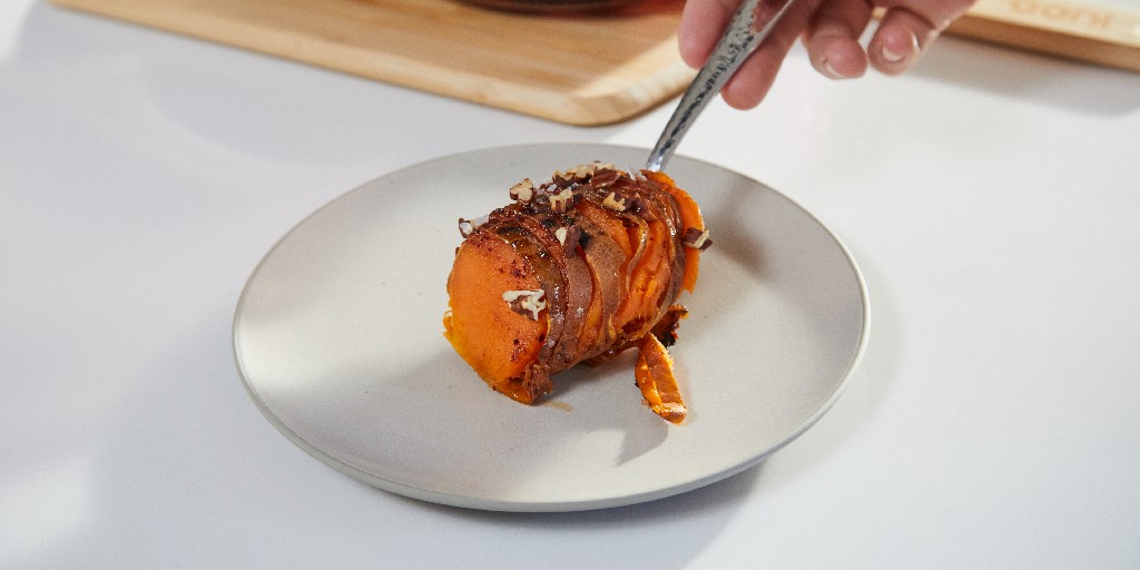 These are not your grandma’s sweet potatoes. Take your Thanksgiving dinner up a notch with sweet & spicy maple and Aleppo pepper glaze and a simple slicing technique that makes these spuds Instagram-ready in no time. Recipe for Shingled Sweet Potatoes: ter.li/kky1u7