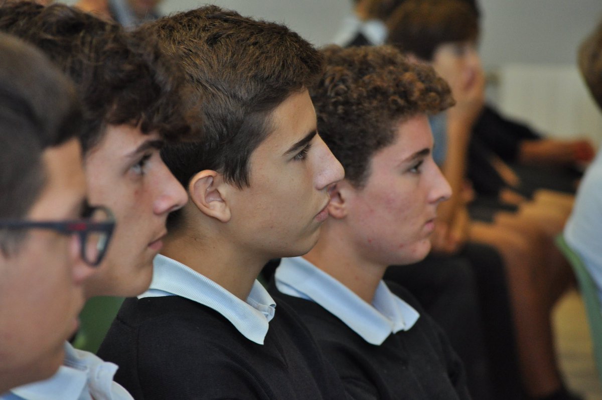 ColegioElVedat's tweet photo. Hoy hemos tenido la Jornada de #ExcelenciaLiteraria para alumnos de 2 de #ESO hasta 2 de #Bachillerato con @miguelarangurn Presentación y sesiones sobre cómo redactar el #articulodeopinion y el #relatocorto Preparamos jóvenes #Escritores #excelenciaeducativa #leemos #escribimos https://t.co/GIgSH2D80q