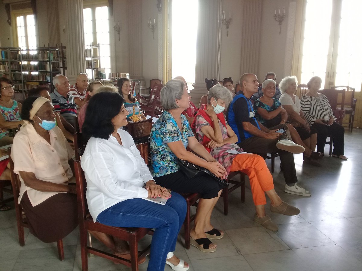 #CulturaEspirituana Conferencia "El color de la nación, los tabues y los prejuicios" por Juan Eduarfo Bernal Echemendía, en la Biblioteca Rubén Martinez Villena de #SanctiSpiritus. #45YMásPorLaCultura