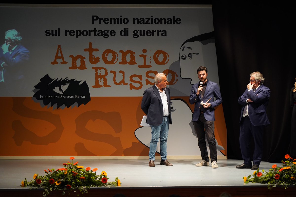 BoscoAlfredo's tweet photo. Premio nazionale categoria Fotografia sul reportage di guerra "Antonio Russo". Ringrazio la fiducia che la giuria ha riposto sul mio lavoro, in particolare @BiloFausto e @gabriellasimoni. 
Complimenti anche a @semprinif per la categoria Stampa. https://t.co/AyLBVdfD0O