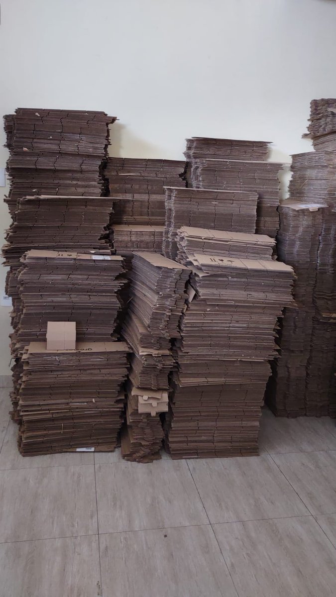CacadorL's tweet photo. Caixas de papelão 15x11x5A R$ 0,80 cada. 19 9 8407-3337 https://t.co/r9WgD8WvP2