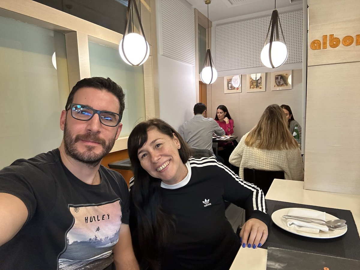 BUBBLEWOMAN8's tweet photo. Empezamos entrenamiento de @ligaESpoker @Sosiguro
#BubbleHappy🤗🤗🤗 https://t.co/ZTSWWuXKkr