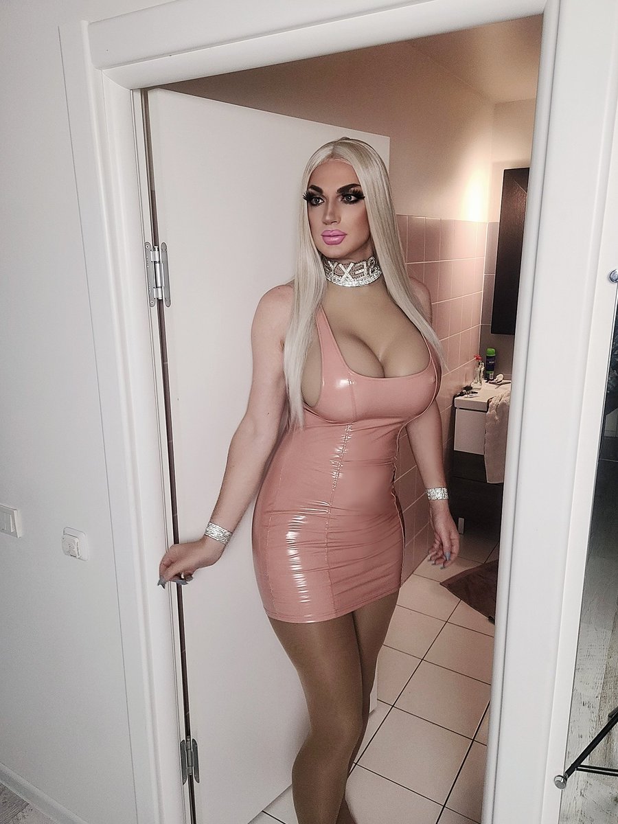 BoobsShopStore's tweet photo. My cozy home outfit 🎀 https://t.co/GmAZbLbrxn