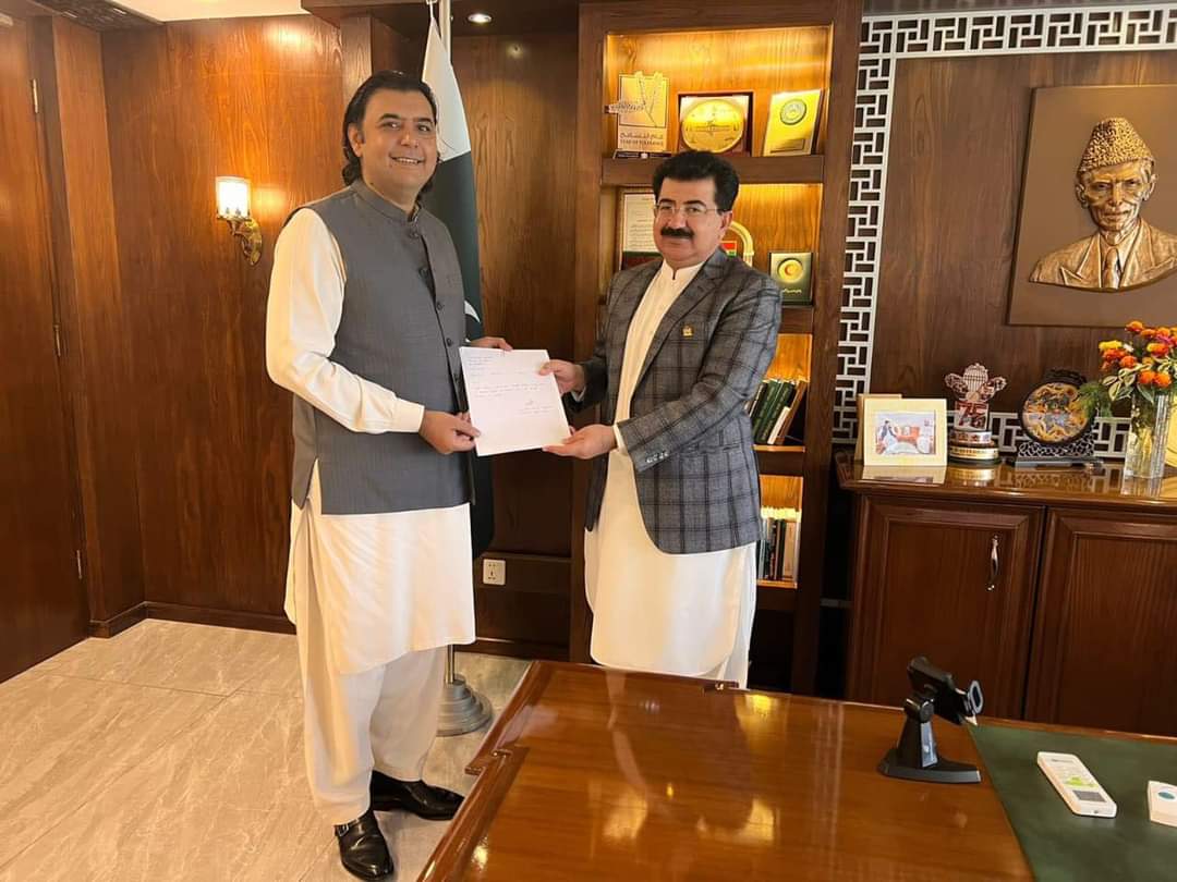 Asim Alvi (@asimalvi581) on Twitter photo We Stand With Mustafa Nawaz Khokhar ✌🏻 <a href="/mustafa_nawazk/">Mustafa Nawaz Khokhar</a> <a href="/BBhuttoZardari/">Bilawal Bhutto Zardari</a> <a href="/QamarKairaPPP/">Qamar Zaman Kaira</a> Freedom of speech must have to be supported in all regards! We Stand With Mustafa Nawaz Khokhar ✌🏻 <a href="/mustafa_nawazk/">Mustafa Nawaz Khokhar</a> <a href="/BBhuttoZardari/">Bilawal Bhutto Zardari</a> <a href="/QamarKairaPPP/">Qamar Zaman Kaira</a> Freedom of speech must have to be supported in all regards!