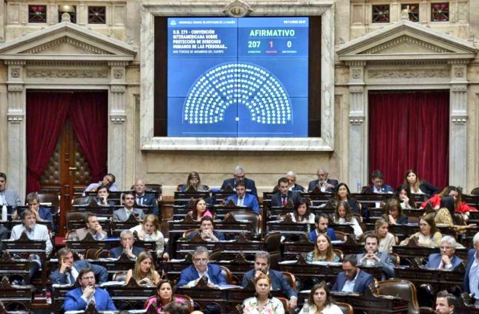 Día histórico Se otorgo jerarquía constitucional en los términos del Art. 75, inc. 22 de la Constitución Nacional, a la Convención Interamericana sobre Protección de Derechos Humanos de las Personas Mayores. Desafíos para la defensa de los derechos personas mayores. <a href="/prensaMPDNqn/">MPD Neuquén</a>