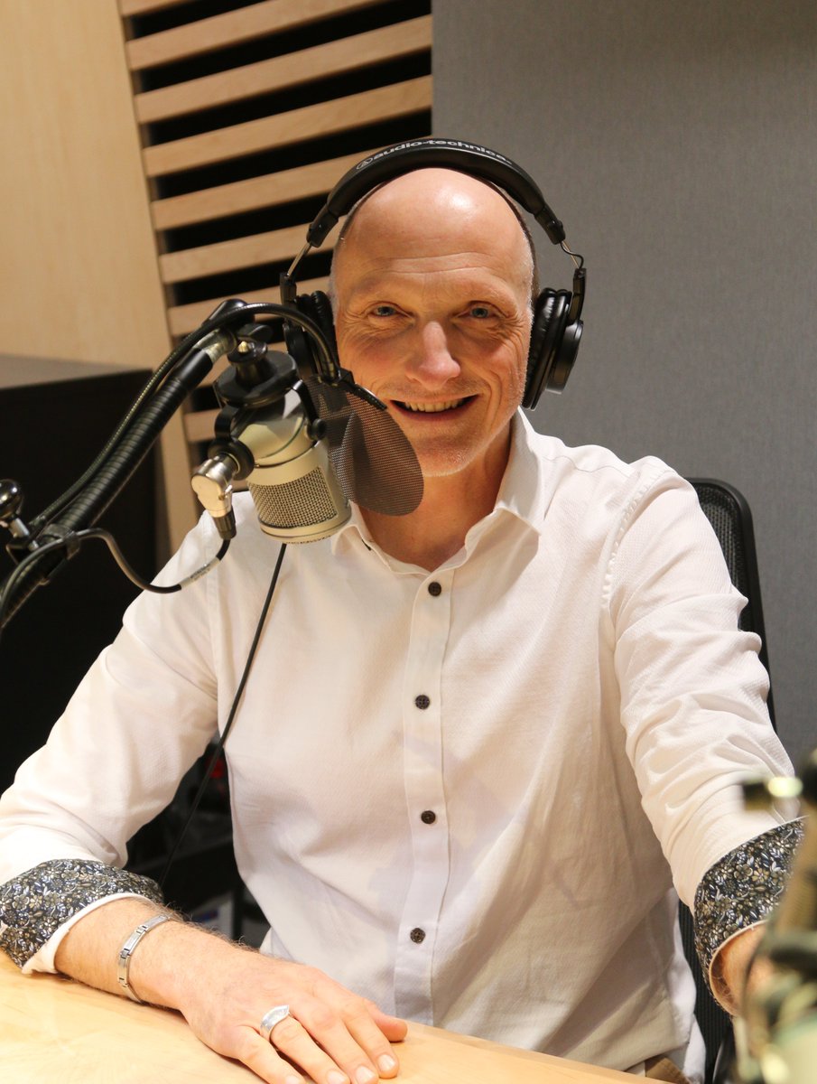 le1518's tweet photo. À 17h,  Bruno Larose nous présente son dernier radiojournal sur les ondes d' @icircpremiere 📻

Bonne retraite, Bruno! Merci pour tout et bon succès pour la suite! https://t.co/3Jxro1scLw