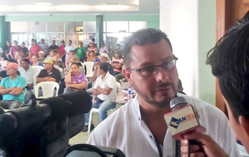 mauricio_salem_'s tweet photo. @BanEcuadorBP sigue presente en cada rincón del país 🇪🇨✅💪🏻
@ricardocampanat (Gerente Zonal 5) mantuvo un #DialogoTerritorial con agricultores de: Balzar, El Empalme, Colimes, Daule y Samborondón.

El Gobierno del Presidente @LassoGuillermo escucha a todos los ecuatorianos. https://t.co/V08WTod5zF