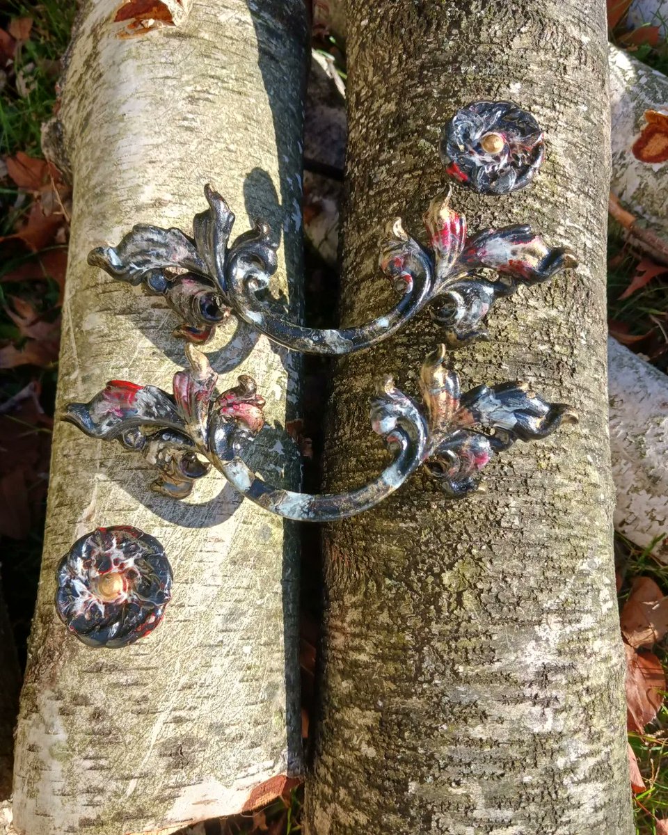 PappyPourPaints's tweet photo. ⚜️(Available) Vintage Pour Painted French Louis XVI Style Ornate Provincial Drawer Pulls⚜️ Link is in bio to purchase. #ArtistOnTwitter #painting #Artists #vintagestyle #Antique #Abstract #abstractart #abstractpainting https://t.co/Ac9RD6GRgc