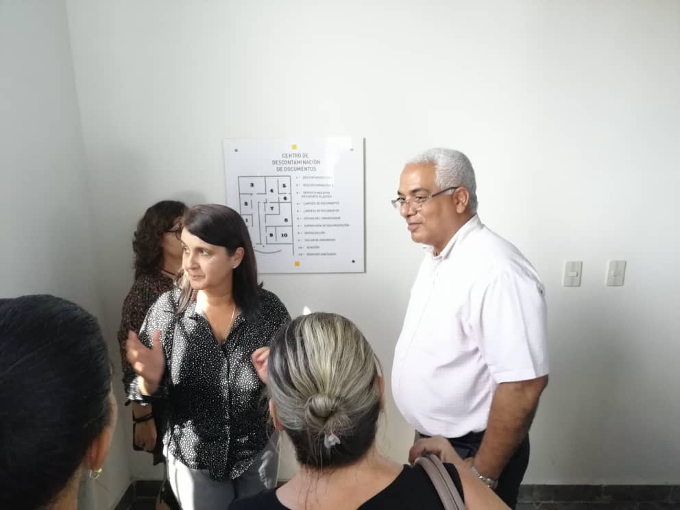 Oscar_CubaTSP's tweet photo. Hoy visitamos la sede del Colegio San Gerónimo  y conocimos la maravillosa obra de conservación del patrimonio documental de la Oficina del Historiador de La Habana. Gracias @perla_rosales64 y todo el equipo de trabajo que siguen la obra de amor de Eusebio Leal. @CubaMinjus https://t.co/miXZoZURM0