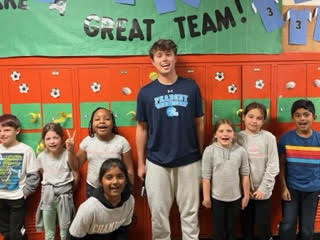 CenterPeabody's tweet photo. Thanks @Center School Alumni @Shea Lynch for helping Mrs. White's class "Kickoff" Touchdowns for Timestables! You are a true Center STAR! #GoTanners @TannerCoach @PeabodyHigh https://t.co/bAOySkrKpS