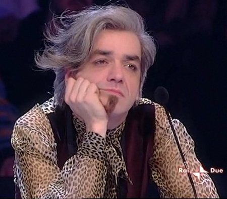 Gabbosc's tweet photo. Rkomi in realtà è Morgan più giovane #XF2022 https://t.co/7ZejNHhu5L