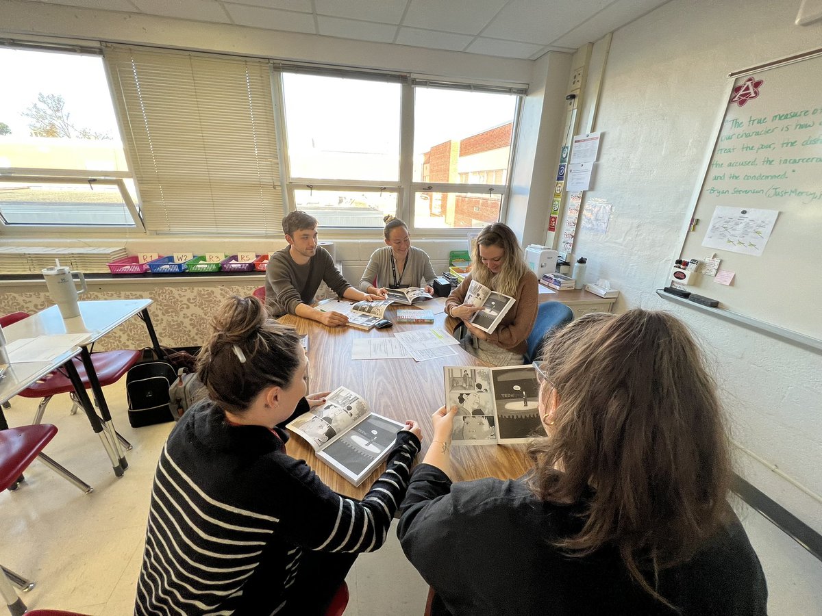 teachforthem's tweet image. When you offer a before school small group session and the teachers become the students 🤌🏼🤌🏼

#AtomPride