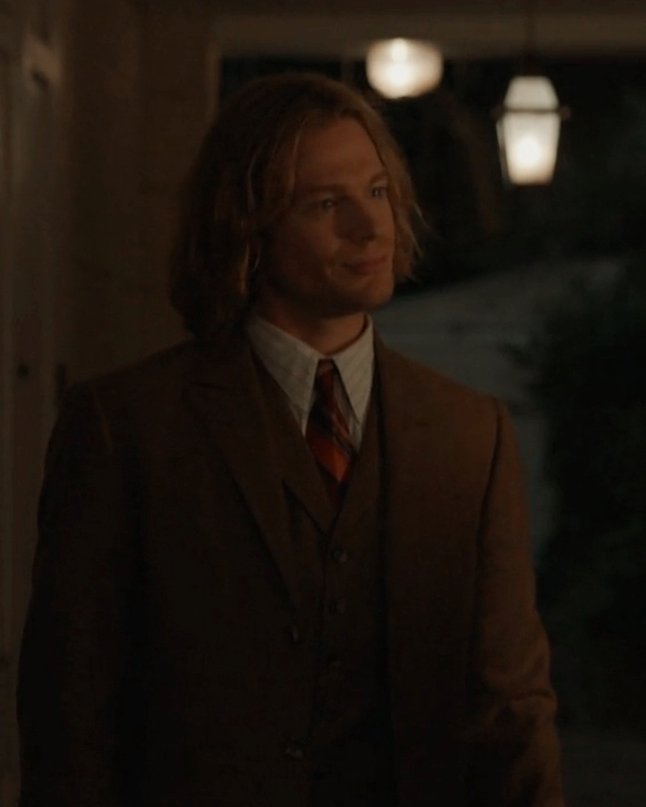dailyloustat's tweet photo. #IWTV #InterviewWithTheVampire https://t.co/LTMVMGYj22