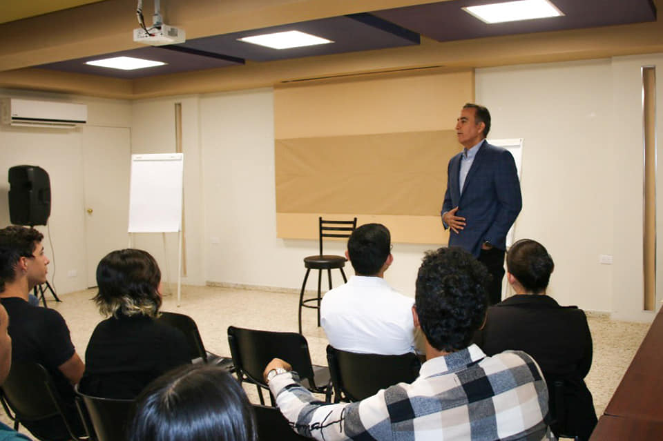 El Maestro en Negocios Internacionales por la WIU, participó dentro del programa de Profesor Invitado de Universidad Kino con la cátedra "Potenciando tu vida con visión de futuro".
#SoloLosMejores #ProfesorInvitado #UniversidadKino