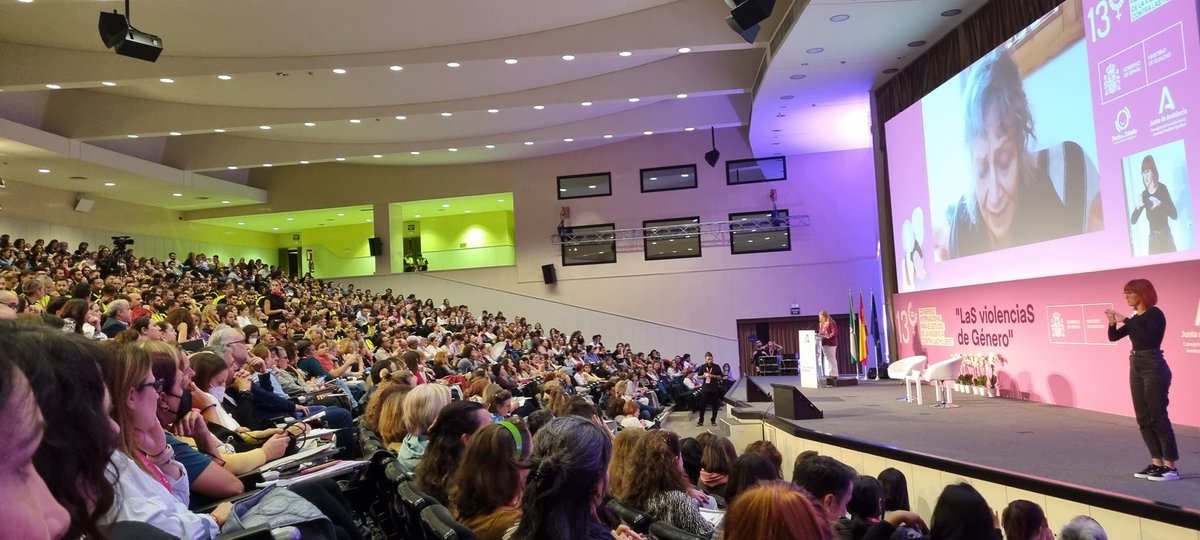 FlordeTorres_'s tweet photo. "La carrera del Feminismo es liberador para hombres y mujeres. Para la humanidad"

Así concluyó #RitaSegato el @12CongresoVG

Gracias #XXIIICongresoVdeG
por unirnos para darnos voz contra #LaSViolenciaSdeGenero

Nos vemos el próximo año

@IgualdadAND
@medeapoma 
@anacarmenmata https://t.co/p3gYVcXvfY