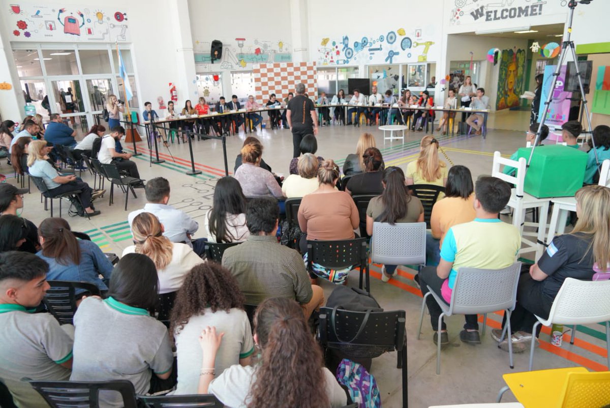 Compartimos algunas imágenes de lo que fue la última sesión en los barrios del año. Esta vez, en la zona sur. Si querés conocer todos los proyectos aprobados, visitá: instagram.com/p/Cky1OSrvWq3/
