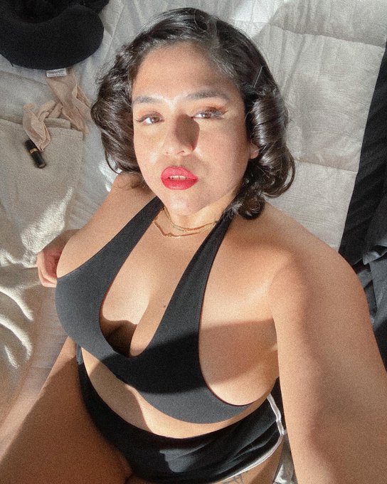 Bisous 💋 https://t.co/FSG8bc3rrI