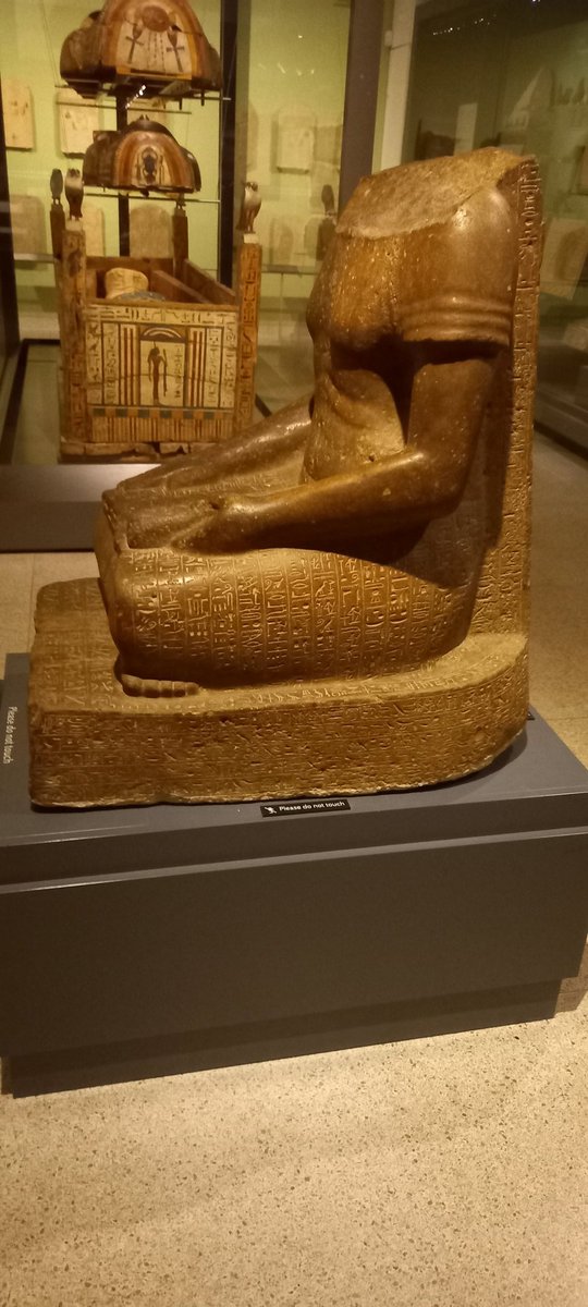 markbgs's tweet photo. Don't normally click with ancient Egyptian stuff but this got my attention #TheAshmolean 🖤☮️🏴 https://t.co/tLQ26eCEW4