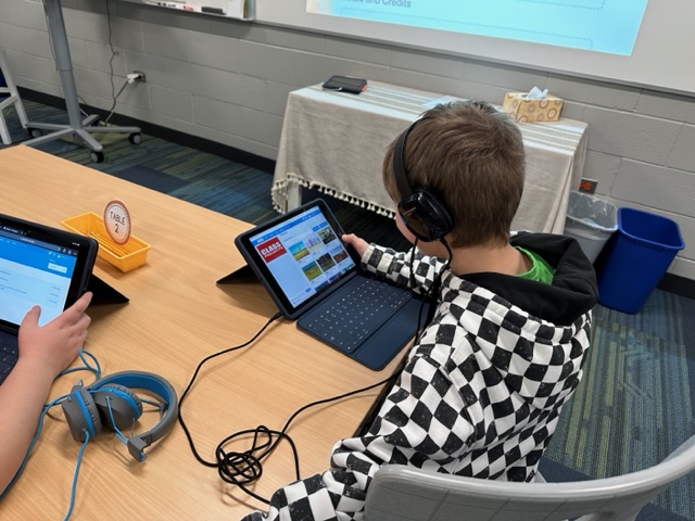 mslesser79's tweet photo. 4th graders enjoyed sharing and playing their Scratch chase games that they coded! @FSD79 @scratch #coding #code https://t.co/IPAp5G0qCq