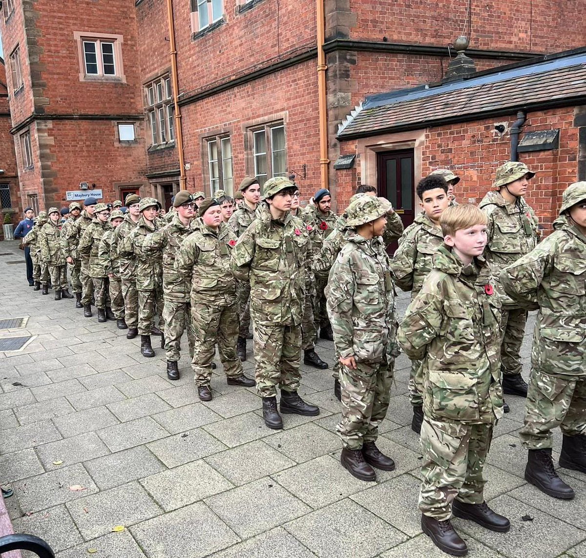 Today the Contingent took part in their annual Remembrance Parade. We were proud of how well they marched & took pride in the legacy of veterans from the school who have gone before them paying the ultimate sacrifice. @OSH_SCH @CCFcadets @aircadets @MercianRegiment @NationalACSMI