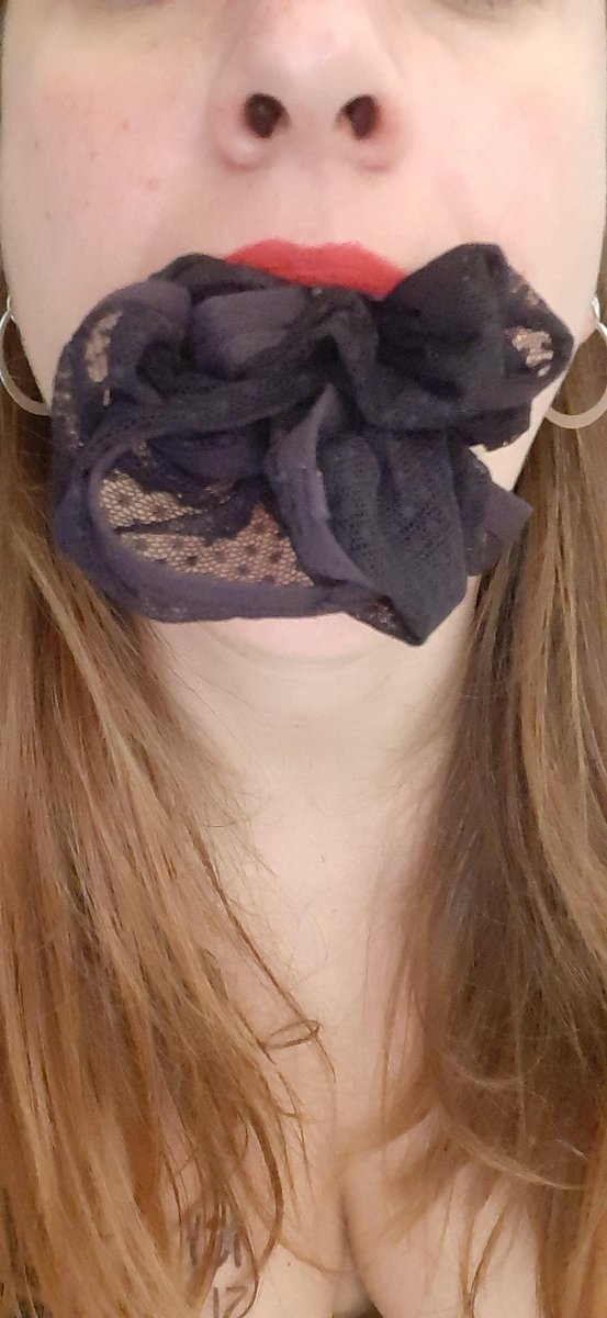 GoddessEme_'s tweet photo. Con las bragas en la boca... entonces sí que se me permite correrme.
#sumisa https://t.co/bVgTagB6LH