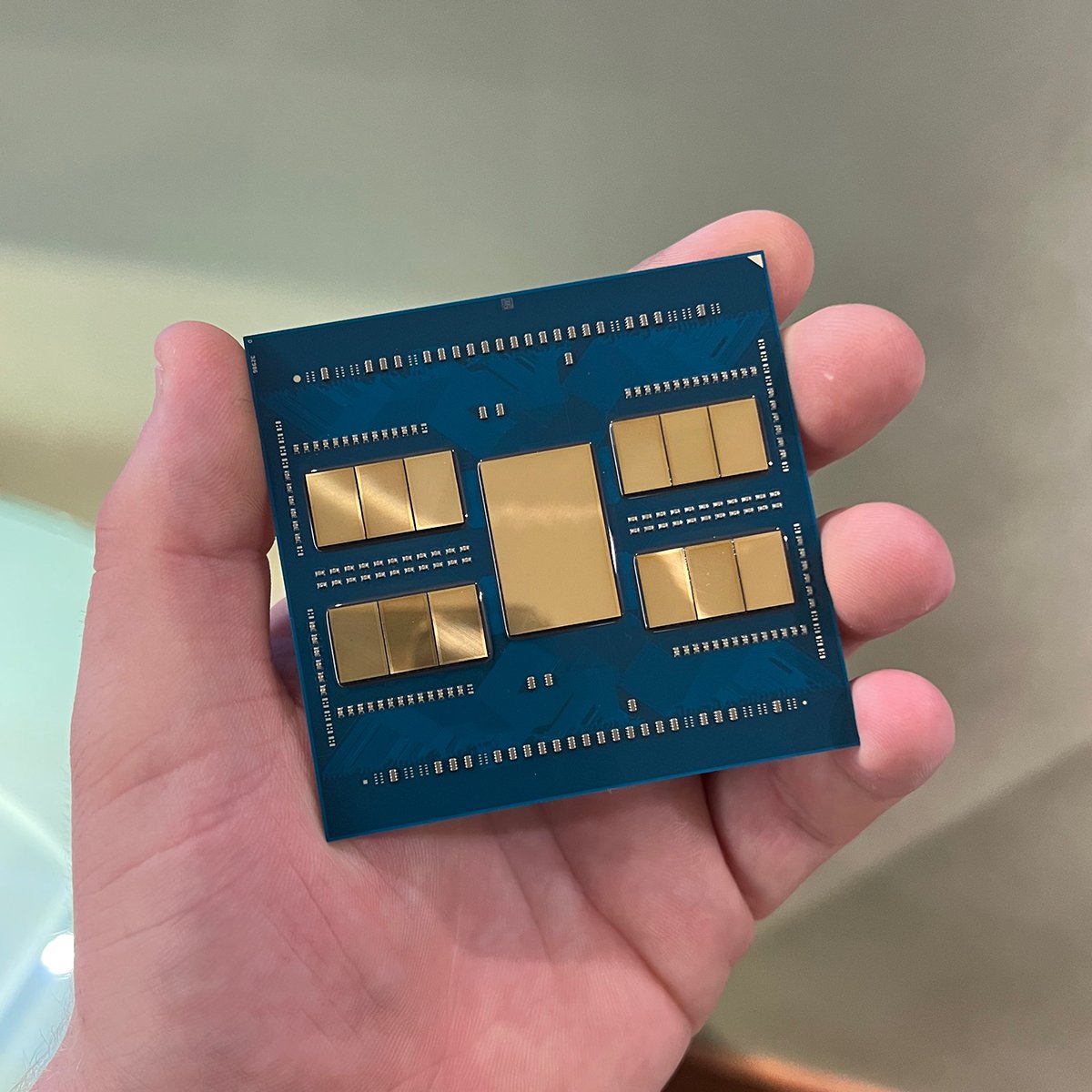 Linus Tech Tips tweet media